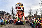 13-02-2024 Prinsenbeek - In het kerkdorp zijn de kastelen naar de sloop gereden. De aftocht trok veel volk. - Fotokrant