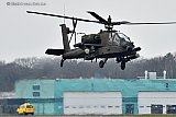 14-04-2021 Gilze Rijen -  Een volledig zwaar bewapende Apache helikopter steeg in de middag op van vliegbasis Gilze Rijen.  - Fotokrant