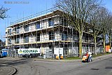 18-02-2026 Breda - Het appartementencomplex waarvan men voor de carnaval het 1e deel plaatste is nu al in de afbouwfase.  - Fotokrant