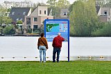 01-05-2023 Breda - Met 17 C was het al een warme lentedag. Het zwemwater is nog veel te koud, maar lonkt al wel. - Fotokrant