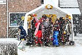 15-02-2026 Bavel - Ondanks de hevige sneeuwbuien ging het carnavalsfeest na de optocht gewoon door. - Fotokrant