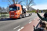 15-04-2023 Bavel -  Het Bavels Truck Convooi reed de hele dag  met zo'n 100 trucks toeterend door de regio . Hier zijn ze op weg naar Ulvenhout. Het Bavels Truck Convooi is een uitje voor veel gehandicapten die mee mogen rijden in trucks.   - Fotokrant