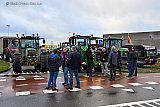 14-12-2020 Breda- Ook aan de achterkant blokkeerde boze boeren uren de poort. - Fotokrant
