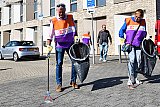 22-09-2022 Breda - Betrokken Ondernemers trokken met grijpstokken en vuilniszakken de wijk Hoge Vucht in om zwerfafval op te ruimen. - Fotokrant