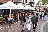 15-08-2019 Breda - Terrassen zijn op de braderie in het tGinneken voorbereid op de aangekondigde regenbuien. - Fotokrant