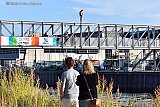 20-09-2020  Breda - De nieuwe loopbrug over de Belcrumhaven valt in de smaak bij kinderen. Ze halen halsbrekende toeren uit om er bovenop te klimmen. - Fotokrant