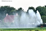 18-07-2023 Breda - Hoewel er hier momenteel  geen tropische temperaturen zijn worden de gewassen wel beregend. - Fotokrant