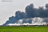 10-04-2023 Breda - Vanuit Prinsenbeek is de enorme rookwolk van een brand die in Etten-Leur  woed al goed te zien. Er zijn meerdere NL-Alerts verzonden en mensen die onder de rook wonen moeten de ramen en deuren dicht houden. En mechanische ventilatie uitzetten. - Fotokrant