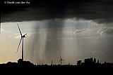 20-08-2026 Breda - Van uit het buitengebied is te zien dat er  richting Moerdijk zware buien vallen.  - Fotokrant