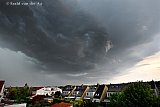 16-08-2020 Breda - Na opnieuw een warme dag vormen zich zware buien boven woonwijk De Haagse Beemden. In de buien is een gezicht te zien. - Fotokrant