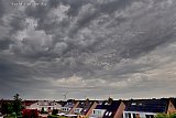 09-07-2023 Breda - Het aangekondigde noodweer bleef uit. Toch vormde zich boven de wijk Haagse Beemden wel een buienfront dat verder het land in trok. - Fotokrant