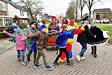 21-02-2020 Ulvenhout - Bosuiltjes van De Klokkebei gingen op de laatste schooldag in polonaise door het Bosuilendorp. - Fotokrant