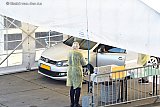 07-04-2020 Breda - Mensen in beschermde kleding nemen in een tentje een monster terwijl de te testen persoon gewoon in zijn auto kan blijven zitten. - Fotokrant