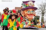 18-02-2023 Prinsenbeek - De kinderoptocht trok weer door het carnavalsdorp Boemeldonck. - Fotokrant