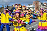 14-02-2026 Prinsenbeek - Lama Dansen swingde erop los tijden de kinder carnavalsoptocht van Boemeldonck. - Fotokrant