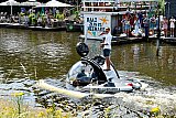 29-06-2022 Breda - In het centrum van de stad dook een duikboot op. Deze bracht de directeur van het duikbootbedrijf dat 15 jaar bestaat naar het jubileumfeest. 
 - Fotokrant