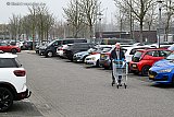 07-03-2026 Breda - De SP'er was het opgevallen dat ze hun auto's niet kwijt konden bij het winkelcentrum.  Ondernemers klagen al langer dat op zaterdag de parkeervakken worden gevuld door mensen die aan het sporten zijn op de sportvelden. - Fotokrant