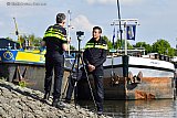 10-05-2019  Moerdijk - Ondertussen maakte politievoorlichters op hellend vlak alvast een videofimpje dat een poos later bij verschillende media opdook........... - Fotokrant