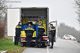 23-01-2020 Ulvenhout - Wegwerkers hebben net buiten het dorp een vrachtwagen vol met drugsafval gevonden. Politie doet onderzoek. - Fotokrant