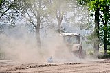 23-04-2019 Breda - De droogte zet door. Een boer die zijn land aan het bewerken was ten noorden van Breda zorgde voor fllinke stofwolken. - Fotokrant