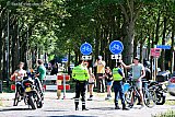 21-05-2020 Breda - De gemeente vond het smiddag ook te druk en besloot net als bij de Galderse Meren de toegangswegen naar de Asterdplas af te sluiten voor badgasten. - Fotokrant