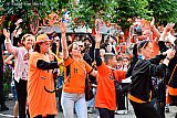 02-07-2024 Breda - Polonaise van vreugde in De Oranje straat van Breda. - Fotokrant