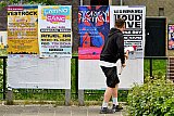 13-05-2022 Breda - De festivals mogen weer en dus kunnen er ook weer posters geplakt worden om  kenbaar te maken dat er een festival is. - Fotokrant