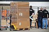 26-05-2026 Breda - De door de FIOD in beslag genomen dozen werden opgestapeld op pallets en verzendklaar gemaakt. - Fotokrant