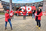 13-03-2021 Breda - In de aanloop van de 2e kamerverkiezingen voeren politieke partijen ivm het coronavirus maar weinig campagne op straat. De SP besloot op Super zaterdag een coronaproof flyeractie te houden in de wijk Heksenwiel.
 - Fotokrant