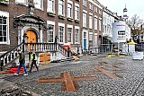 23-11-2021 Breda - Voor het bordes van het stadhuis is een fontein aan gelegd in de vorm van de 3 kruizen uit het wapen van de gemeente. De fontein moet komende zomer tijdens hittegolven verkoeling bieden aan bezoekers van de binnenstad. - Fotokrant
