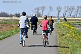 AFSTAND HOUDEN MET FIETSERS - Fotokrant