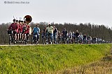 21-03-2025 Breda - Door de Vierde bergboezem trok een stoet fietsers van 175 genodigden van Winters Bouw om in het Levensbos net buiten de stad een boom te gaan planten. Ook worden er 1750 struiken geplant. Het bedrijf bestaat 175 jaar en doneert de bomen. Voorop ging het Dutch Bicycle Orchestra op de fiets. - Fotokrant