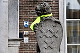 09-02-2019 Breda - Zelfs 1 van de leeuwen van het stadhuis leek mee te demonstreren. - Fotokrant
