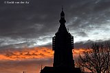 29-12-2019 Breda - Als een stille ooggetuige oogt de Grote kerk bij zonsopkomst somber in een silhouet. In de nacht hebben verschillende zware misdrijven in de binnenstad plaatsgevonden. - Fotokrant