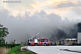07-05-2023 Breda - Een grote brand in een loods zorgt voor enorm veel rook. Er is een NL-Alert verzonden en de brandweer verricht metingen. - Fotokrant