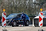 25-03-2020 Meer - Aan automobilisten stellen de politieagenten de vraag wat men in Belgie komt doen.  - Fotokrant