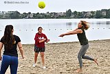 19-06-2021 Breda - Wethouder Greetje Bos tijdens  een potje strand volleybal. - Fotokrant