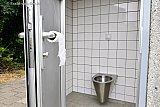 19-06-2021 Breda - Dat de herinrichting van de Asterdplas nog niet voltooid is bleek wel uit deze bijzondere WC rolhouder in het toiletgebouwtje. - Fotokrant