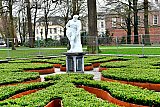 09-01-2020 Breda - De buxus rondom Hercules is vanwege aantasting van de buxusmot vervangen door  ilex. Ook het standbeeld zelf is nieuw. - Fotokrant