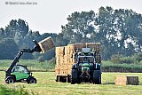 23-07-2021 Breda - Boeren maken overuren om het hooi droog binnen te halen. Komend weekend wordt er volop regen verwacht. - Fotokrant