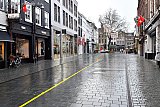 15-12-2020 Breda - De Veemarktstraat was in de middag vrijwel verlaten. - Fotokrant