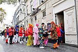 11-11-2021 Breda - Feestvierders in de rij voor Holy Moly. Binnen vind de officiele viering van Elf Elf plaats. Het carnavalsfeest vind vollledig plaats volgens de geldende coronaregels. - Fotokrant