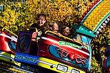 21-10-2022 Breda - De herfstvakantie is begonnen met de opening van de kermis. Deze meiden hadden de grootste lol in de octopus. - Fotokrant