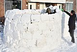 09-02-2021 Breda - Op verschillende plekken in de stad worden in de ijzige kou  iglos gebouwd. - Fotokrant