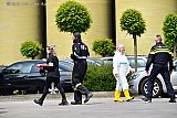 21-05-2019  Baarle Nassau - Politie , NFI ,Inspectie Leefomgeving en tal van andere diensten zijn in het grensdorp een veevoederbedrijf binnengevallen. - Fotokrant