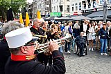 27-05-2022 Breda - JAZZ band Rue d' Anvers uit Bergen op Zoom treed op de Grote Markt op tijdens het 50ste JAZZ Festival. - Fotokrant