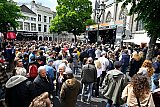 17-05-2026 Breda - Als even de zon schijnt stroomt het Kerkplein vol met Jazz liefhebbers. - Fotokrant