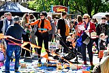 27-04-2022 Breda - In stadspark Het Valkenberg mocht na 2 jaar weer een vrijmarkt worden gehouden. - Fotokrant