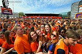 27-04-20266 Breda -  Drukte met oranjefans op het Chasseveld. - Fotokrant
