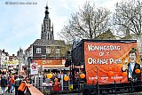 27-04-2023 Breda - De jarige koning was zichtbaar aanwezig op het Oranjeplein. - Fotokrant